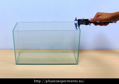 Fig. 3: Measuring the thickness of the container wall